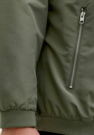 Куртка бомбер