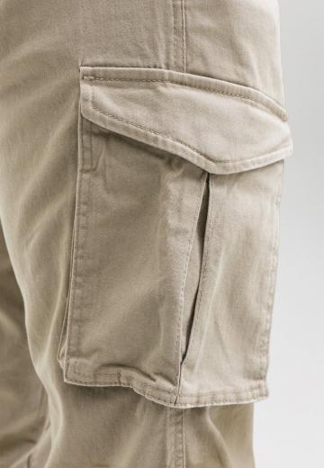 Брюки с накладными карманами
