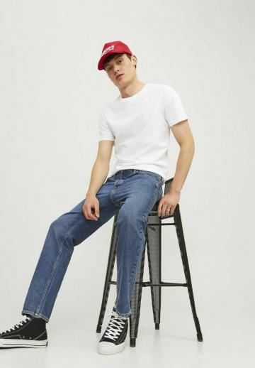 Прямые джинсы