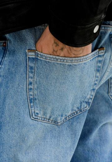 Прямые джинсы