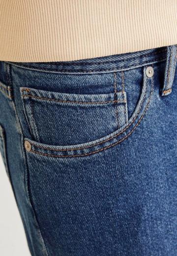 Прямые джинсы