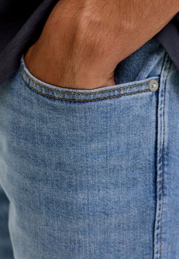 Прямые джинсы