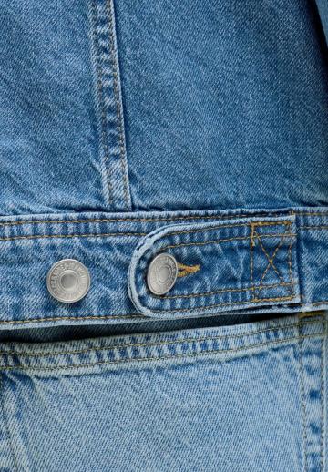 Джинсовая куртка