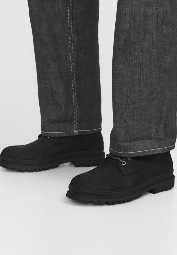 Ботинки на шнуровке