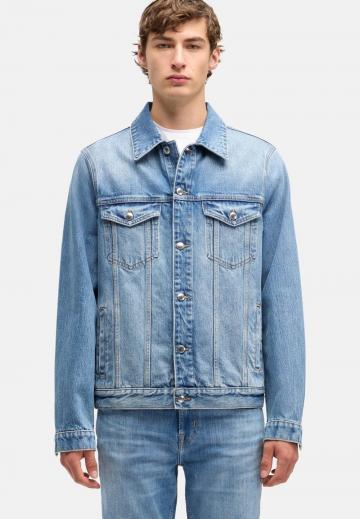 Джинсовая куртка