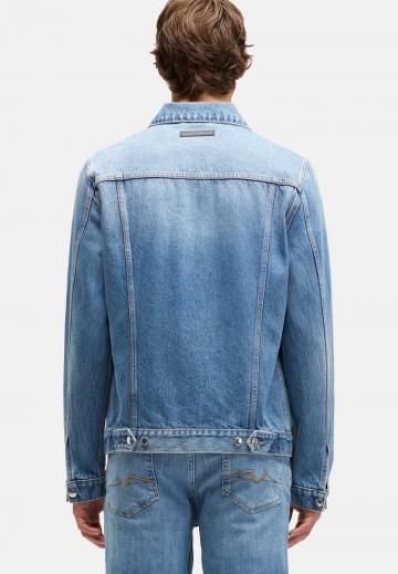 Джинсовая куртка