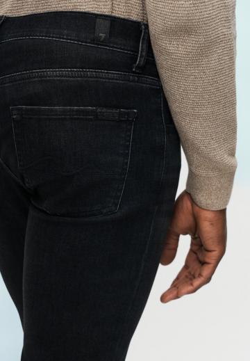 Узкие джинсы