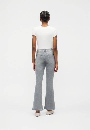 Клешеные брюки