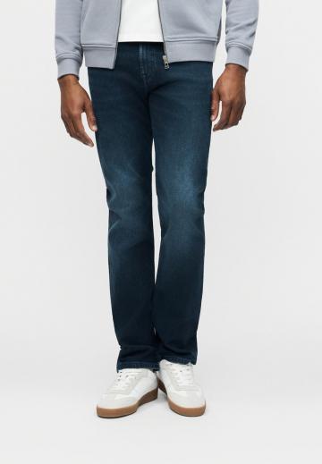 Прямые джинсы