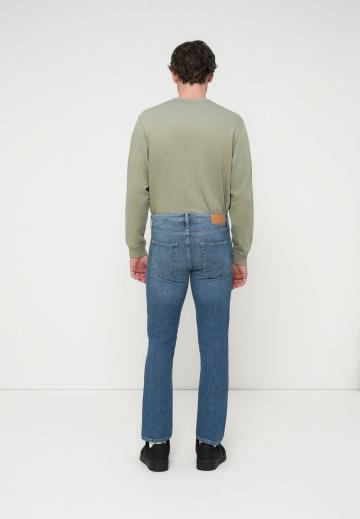 Прямые джинсы