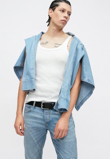 Узкие джинсы