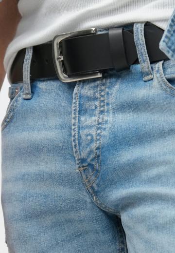 Узкие джинсы