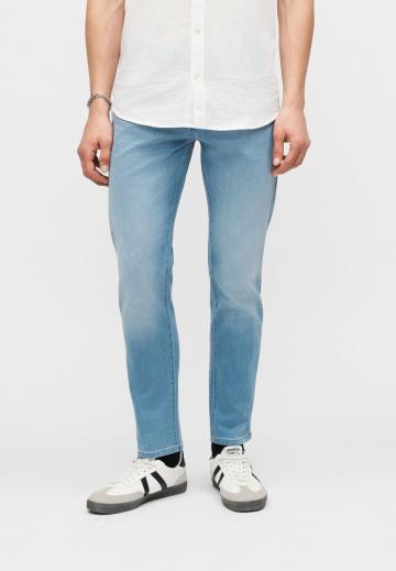 Узкие джинсы