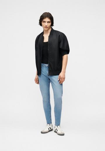 Узкие джинсы