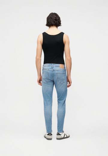 Узкие джинсы