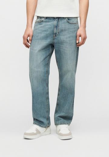 Прямые джинсы
