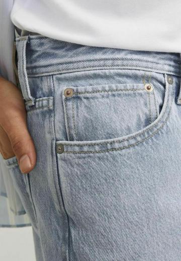 Прямые джинсы