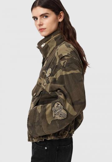 Блейзер с накладными карманами