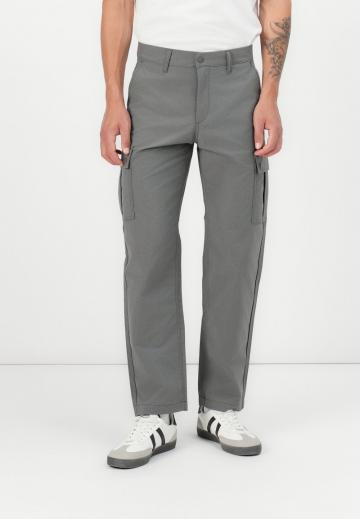 Брюки с накладными карманами