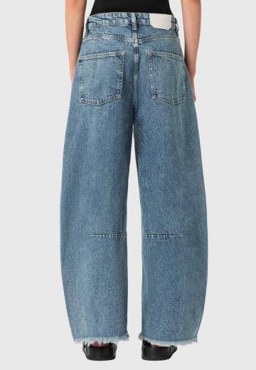 Клешеные джинсы