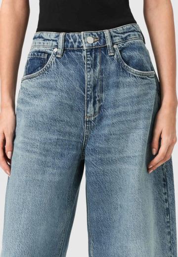 Клешеные джинсы