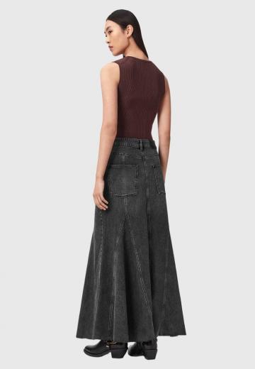 Юбка с накладными карманами