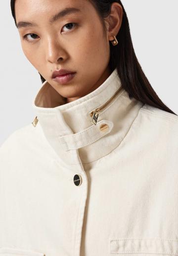 Куртка с накладнымит карманами