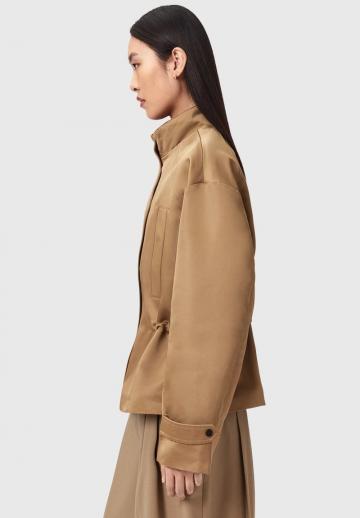 Куртка с накладнымит карманами