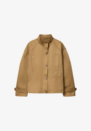 Куртка с накладнымит карманами