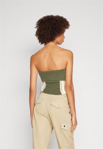 Топ без бретелек