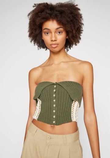 Топ без бретелек