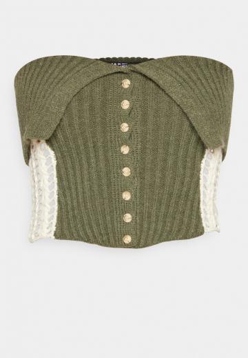 Топ без бретелек