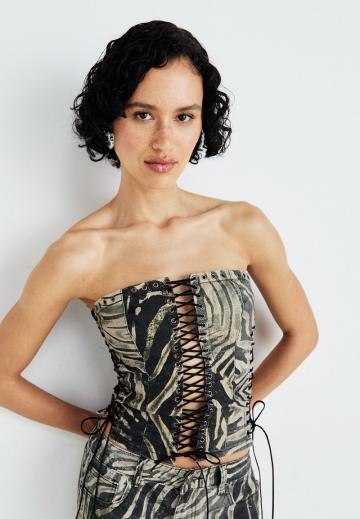 Топ без бретелек