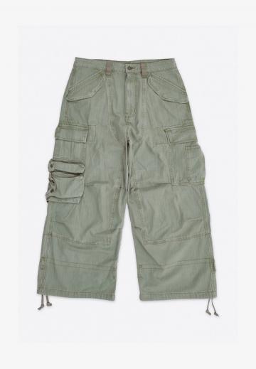 Брюки с накладными карманами