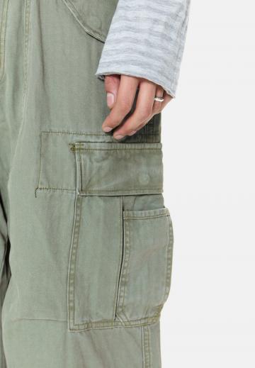 Брюки с накладными карманами