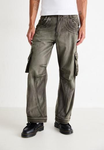 Брюки с накладными карманами