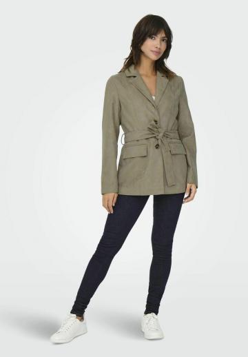 Короткое пальто