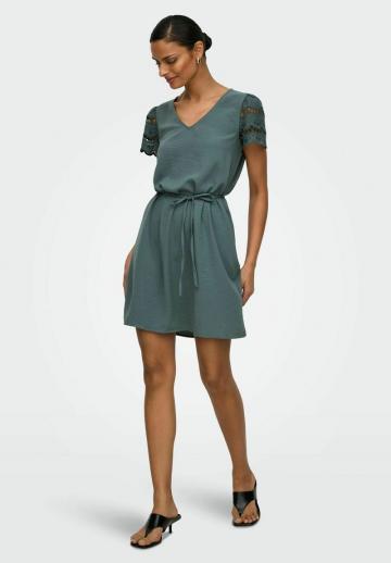 Короткое платье