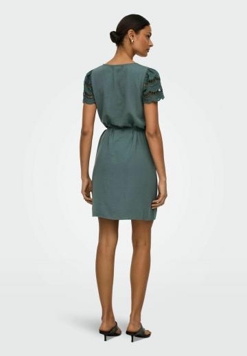 Короткое платье