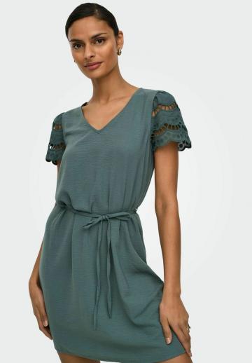 Короткое платье