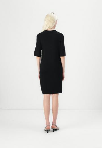 Вязаное платье