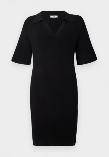 Вязаное платье