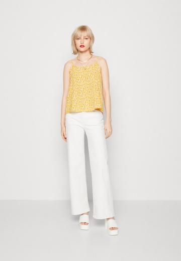 Топ на бретельках