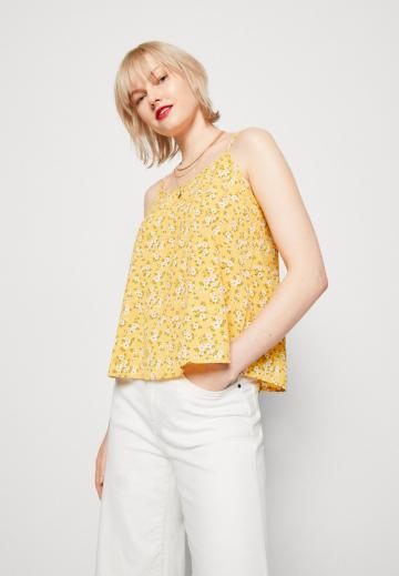 Топ на бретельках