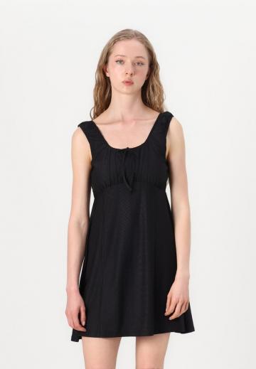 Короткое платье