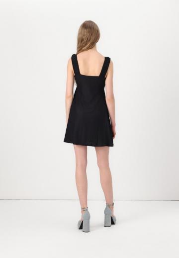 Короткое платье