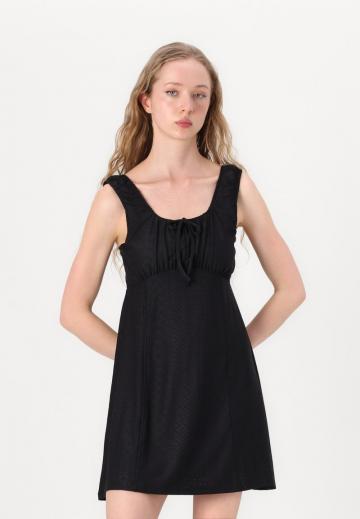 Короткое платье