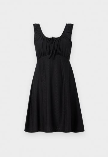 Короткое платье