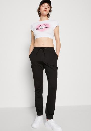 Брюки с накладными карманами