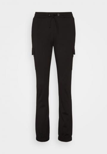 Брюки с накладными карманами